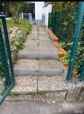 Bestehender Gartenweg vor der Erneuerung
